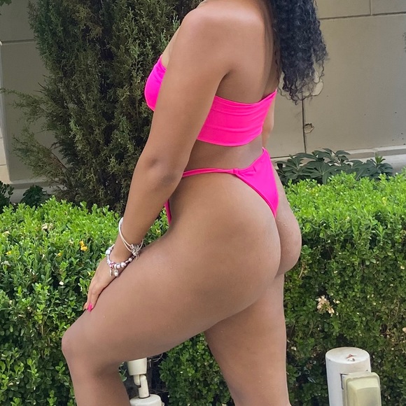 Bikini - Picture 2 of 2